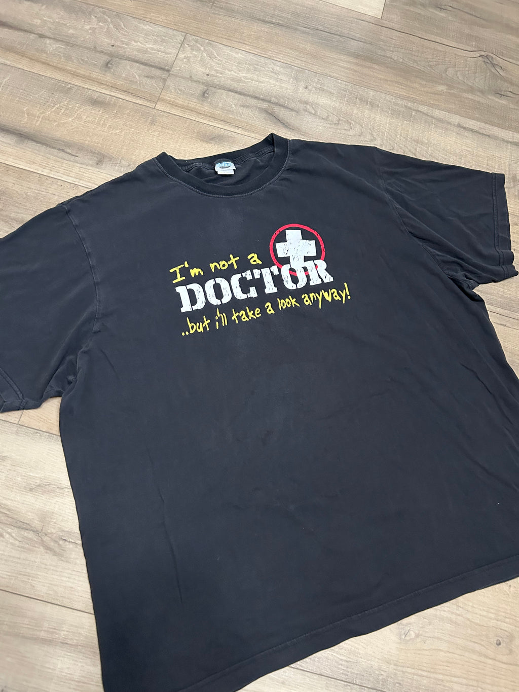 “Im not a doctor, but i’ll take a look anyway” T-Shirt