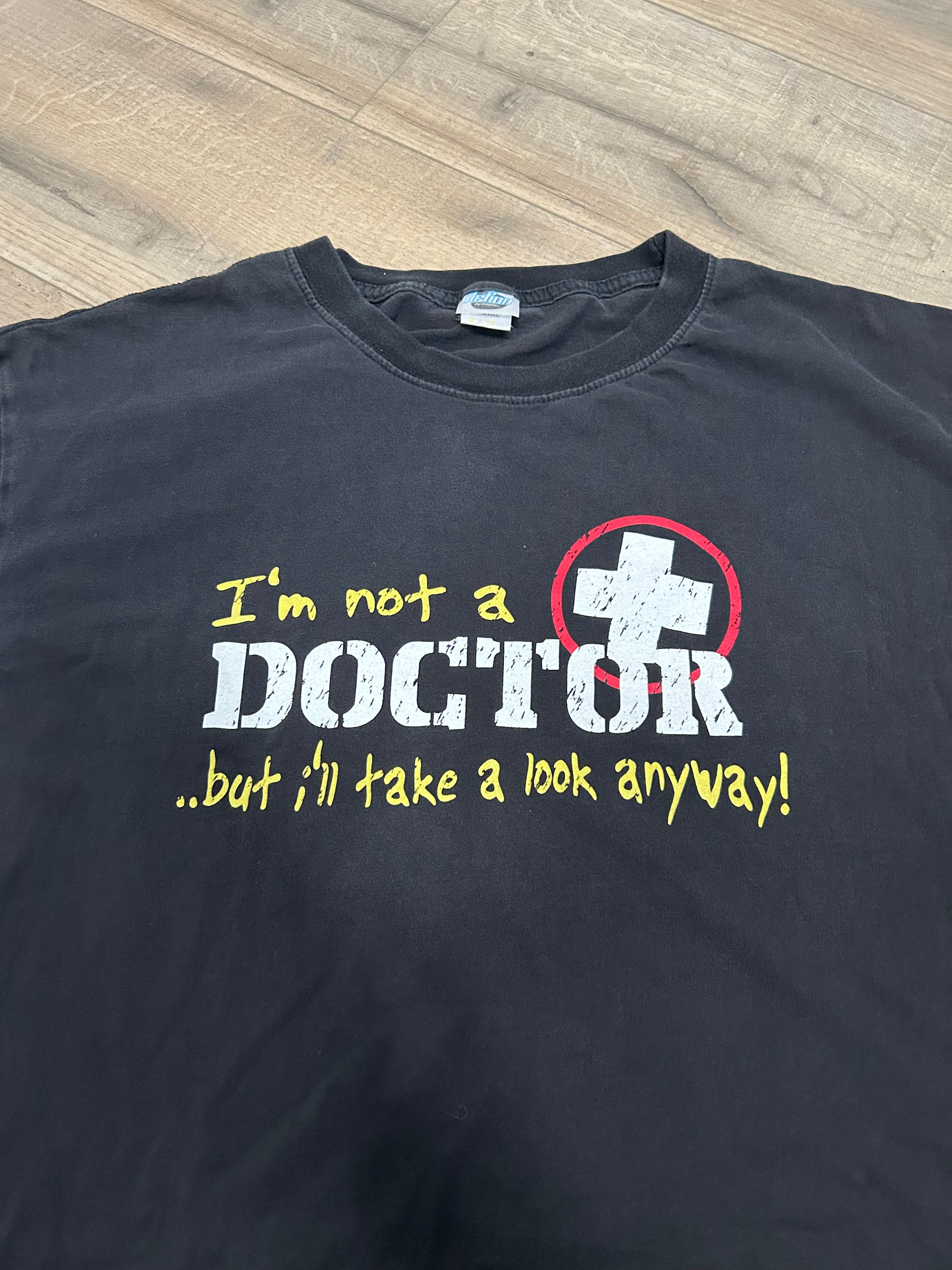 “Im not a doctor, but i’ll take a look anyway” T-Shirt